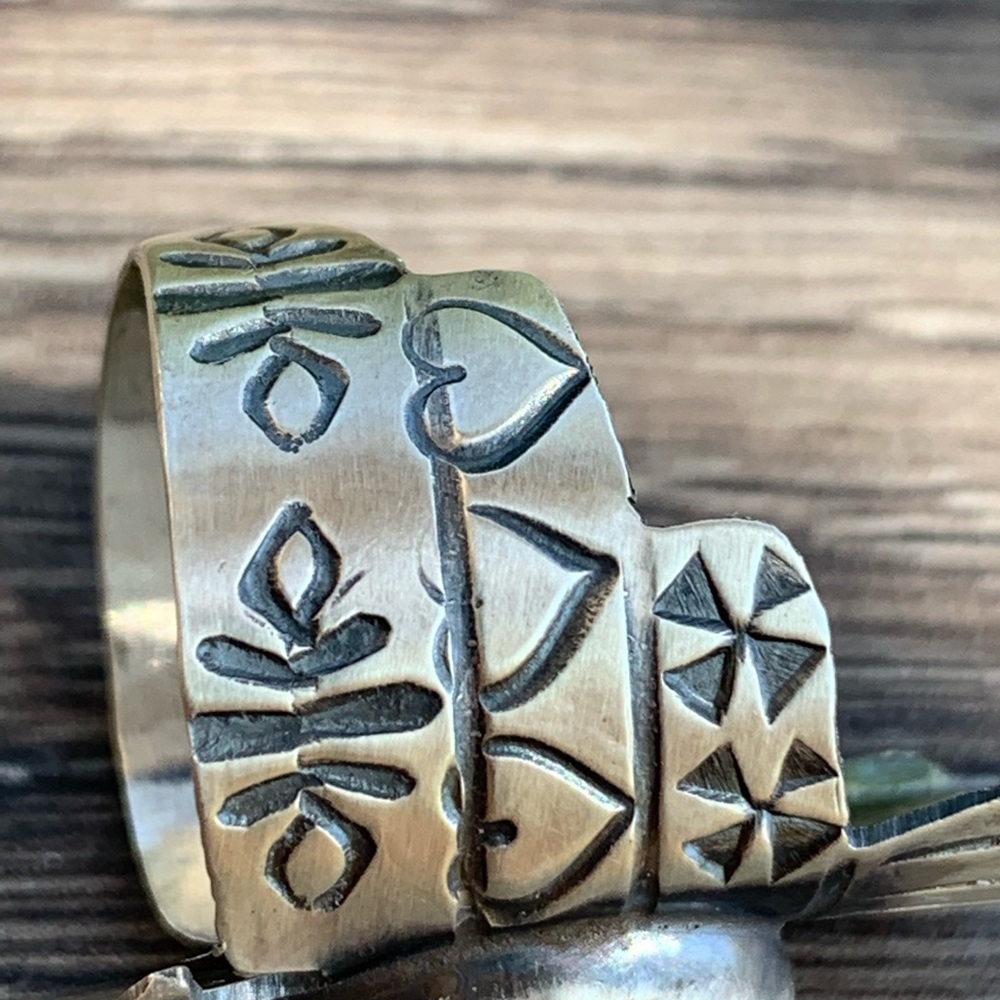 Yazzie Native American Navajo Authentic Turquoise Thunderbird Ring with Hearts - Picture 6 of 14